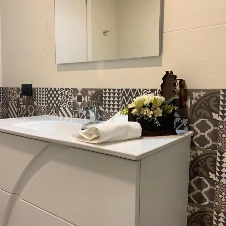 Indi Thelar 4* Villa Guardia
